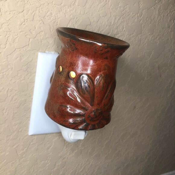 Scentsy warmer  - Picture 1 of 3